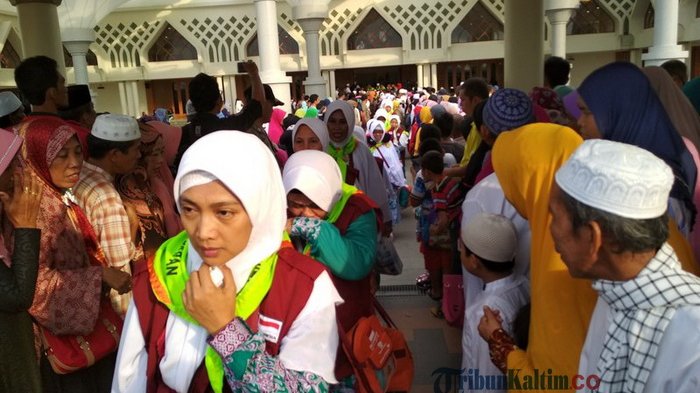Desi Ratnasari Berjualan Kue Basah di Pasar agar Bisa Berangkat Haji