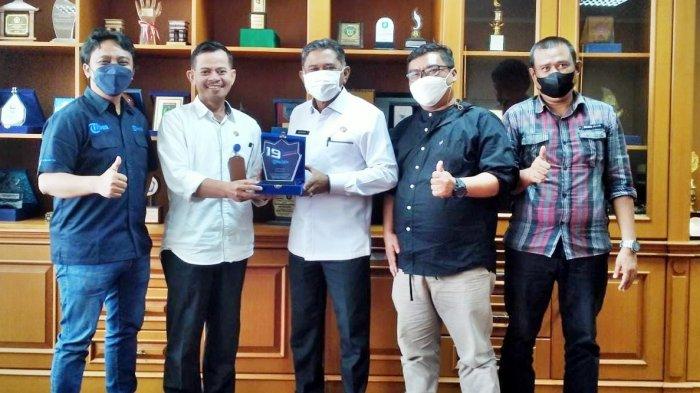 Plt Bupati PPU Hamdam, Raih Penghargaan Kepala Daerah Inovatif Bidang Pendidikan dari Tribun Kaltim