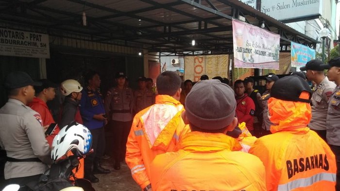 Tim SAR Sisir Pelajar Terseret Arus Banjir hingga Pintu Laut Balikpapan