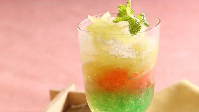 Resep Es Sarang Burung, Minuman Segar yang Tampil dengan Lapisan Warna Menarik