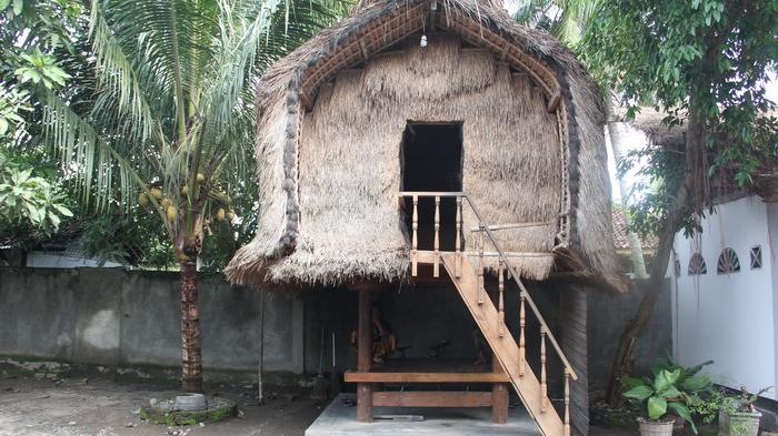 Rumah Bale di Desa Sukarare 
