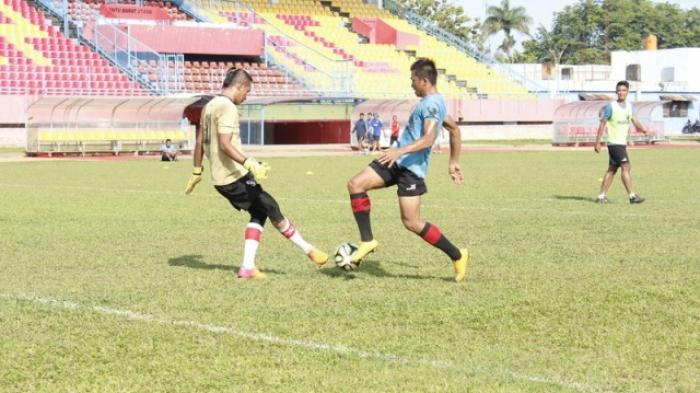 Hendri Satriadi, Pemain Lokal Dengan Daya Tahan Asing