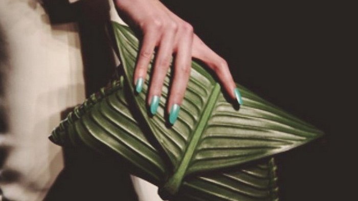 Tak Sekadar buat Bungkus Nasi, Daun Pisang Disulap Hermès jadi Tas Berharga Ratusan Juta Rupiah!