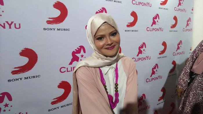 Usai Dipersunting Pria Arab, Pelantun 'Janji Manismu' Ini Kini Tampil Cantik dengan Berhijab