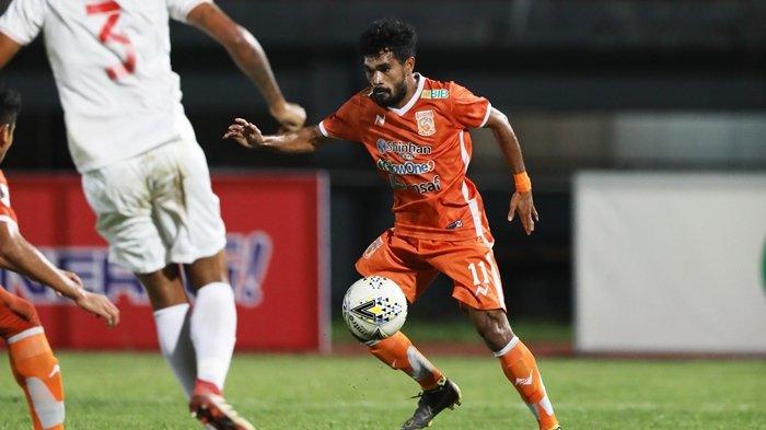 Penyerang sayap Borneo FC, Rifal Lastori.