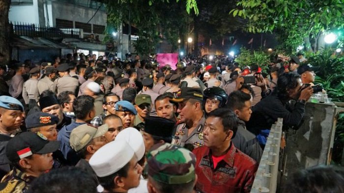 Teriakkan Revolusi, Demo Anti PKI di Kantor YLBHI Disebut Sandiwara, Begini Kesaksian Netizen