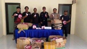 03062023-Unit-Reskrim-Polsek-Sebatik-Timur-mengamankan-6-kardus-kosmetik.jpg