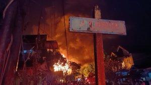 19062023-Kebakaran-terjadi-di-Jalan-Flamboyan-Kelurahan-Sukarame-1.jpg