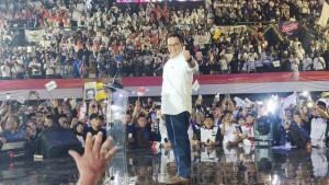 20230521_Anies-Baswedan-menyalami-ribuan-relawannya-di-Tennis-Indoor-Senayan.jpg