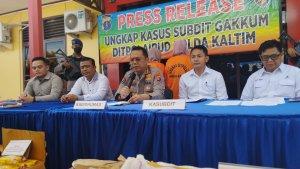 20230523_Direktorat-Polairud-Polda-Kaltim-ungkap-jalur-peredaran-ribuan-paket-kosmetik-ilegal.jpg