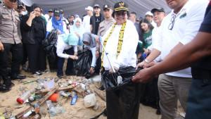 20230610_BERSIH-PANTAI-BALIKPAPAN.jpg