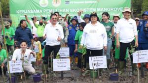 20230610_Menteri-LHK-Siti-Nurbaya-Bakar-bersama-Komisi-IV-DPR-RI-Budisatrio-Djiwandono.jpg