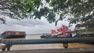20230703_Kapal-Tongkang-Tabrak-Pipa-PDAM.jpg