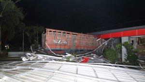 20230722_Berhasil-Ditarik-Keluar-Gedung-Kesenian-Balikpapan.jpg