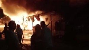 20230802_Terdengar-Teriakan-Anak-anak-dari-Satu-Rumah-yang-Terbakar.jpg