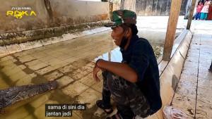 20231008_Pak-Ambo-saat-menemui-Buaya-Riska-1.jpg