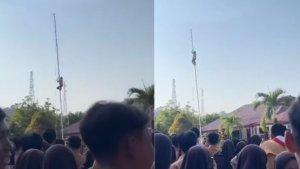 20231110_viral-video-siswa-panjat-tiang-bendera-yang-tersangkut-di-Upacara-Hari-Pahlawan-2023.jpg