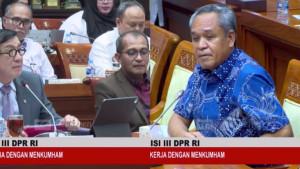 20231122_Momen-Benny-K-Harman-Usir-Wamenkumham-Eddy-Hiariej-dari-Rapat-DPR-karena-tersangka-KPK.jpg