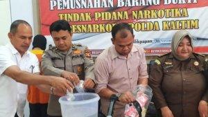 20231130_Ditresnarkoba-Polda-Kaltim-saat-memusnahkan-14-kg-sabu.jpg