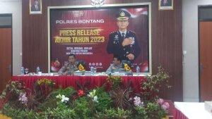 20231231_Kapolres-Bontang-AKBP-Alex-Frestian-Lumban-Tobing-sampaikan-rilis.jpg