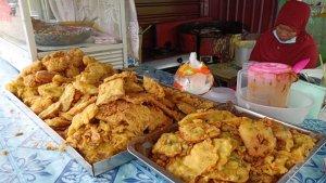 20240119_Lapak-salah-satu-pedagang-gorengan-yang-ada-di-Kecamatan-Tanah-Grogot.jpg