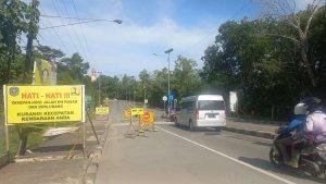 20240130_Jalan-Rusak-di-Bontang-Diperbaiki.jpg