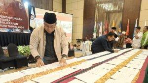 20240304_-Ketua-KPU-Kota-Balikpapan-Noor-Thoha-beserta-saksi-para-caleg.jpg