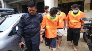 20240314-Tiga-tersangka-penimbunan-beras-Bulog.jpg