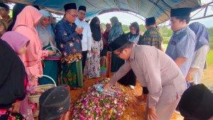 20240319-Suasana-Pemakaman-Kepala-Kemenag-kota-Balikpapan-Izzat-Solihin.jpg