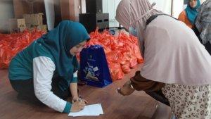 20240324_Kegiatan-tebus-paket-sembako-murah-yang-digelar-TP-PKK-Kutai-Timur.jpg