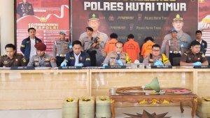 20240325_Polres-Kutim-saat-menggelar-konferensi-pers-soal-Ilegal-oil.jpg