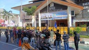 20240502_Demo-Buruh-di-DPRD-Balikpapan-Kaltim.jpg