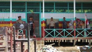 20240519-Guru-dan-siswa-gotong-royong.jpg