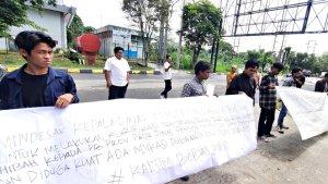 20240522_mahasiswa-yang-tergabung-dalam-AMPL-KT-menggelar-demo.jpg