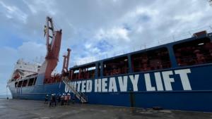 20240801_Kapal-China-yang-bawa-kereta-tanpa-rel-ART-yang-akan-dibawa-ke-IKN_di-Pelabuhan-Semayang.jpg
