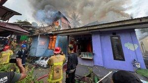 20241226_Kebakaran-di-Jalan-Jenderal-Ahmad-Yani-Karang-Jati-Balikpapan.jpg