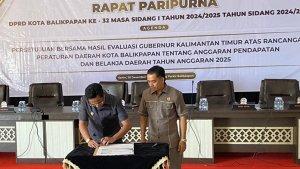 20241230_Rahmad-Masud-menandatangani-nota-kesepahaman-terkait-penetapan-APBD-2025.jpg