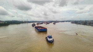 20250314-Suasana-di-bawah-Jembatan-Kembar-Mahakam.jpg