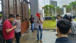 20250320_AMPL-KT-demo-di-DPRD-Kaltim.jpg