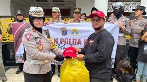 20250328_Polwan-Polresta-Balikpapan-gelar-Jumat-Berkah.jpg