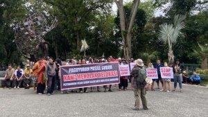 20250429_pedagang-Pasar-Subuh-berunjuk-rasa-di-depan-Balai-Kota-Samarinda.jpg