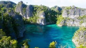 20250605_Raja-Ampat_tambang-nikel_Menteri-Pariwisata_MenPar_Widiyanti.jpg