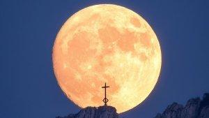 20250612_Strawberry-Moon-8.jpg