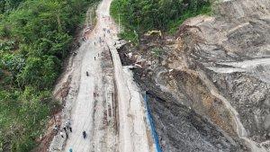 20250612_jalan-rusak-di-kelurahan-pendingin.jpg