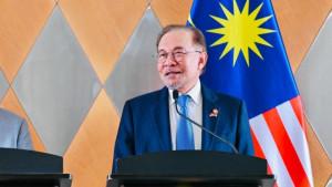 20250729_PM-Malaysia_Anwar-Ibrahim_Riza-Chalid_tersangka-korupsi-minyak-pertamina.jpg