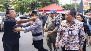 20250806_Bupati-Pati-naikkan-PBB-2025-persen_Sudewo_didemo-warga.jpg