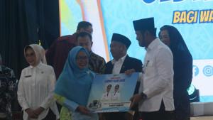 20250917_Ibu-rumah-tangga-Balikpapan-Tri-Sulistyo-Wati-raih-hadiah-umroh-dari-Gebyar-Pajak-2025.jpg