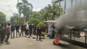 20250918_Demo-GM-PEKAT-di-depan-Kantor-Gubernur-Kaltim.jpg
