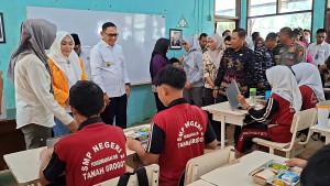 20250919_Wagub-Kaltim-Seno-Aji-di-SMP-Tanah-Grogot.jpg