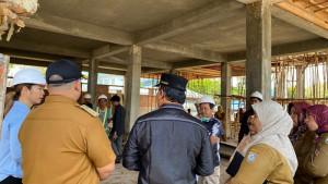 20250923_Bagus-Susetyo-saat-meninjau-pembangunan-puskesmas-di-sepinggan-baru.jpg